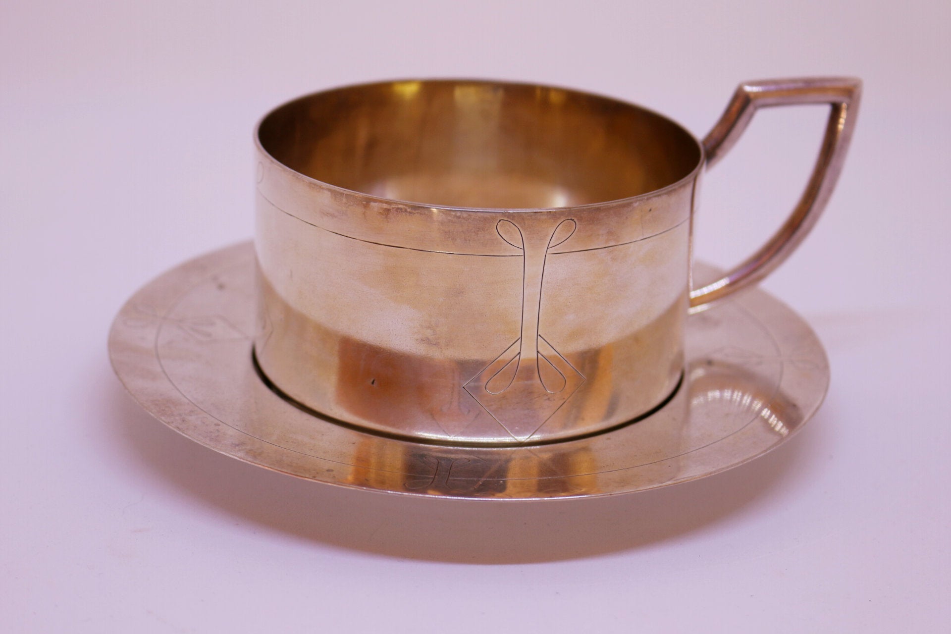 Taza y Plato elaborado en Plata Meneses