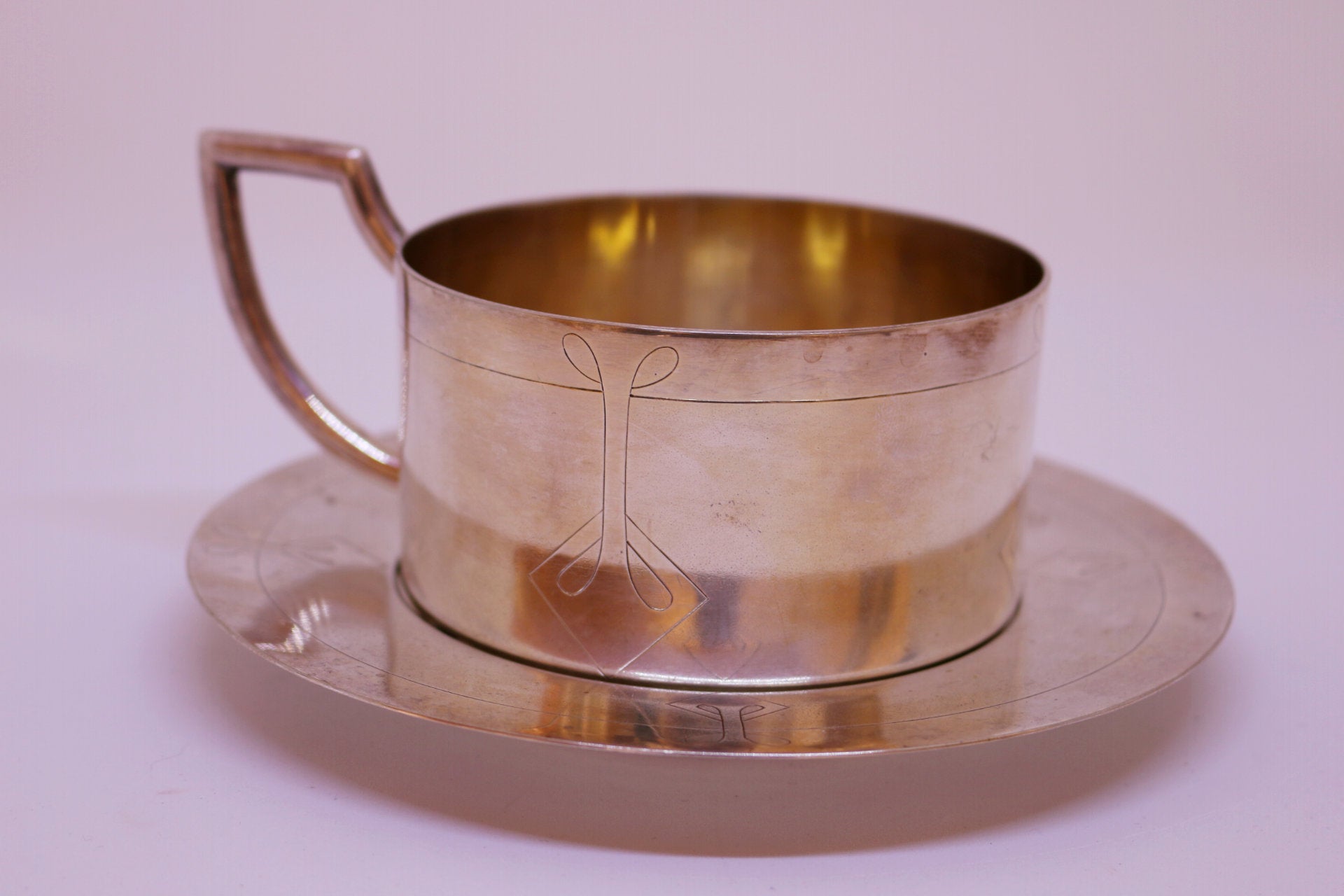 Taza y Plato elaborado en Plata Meneses
