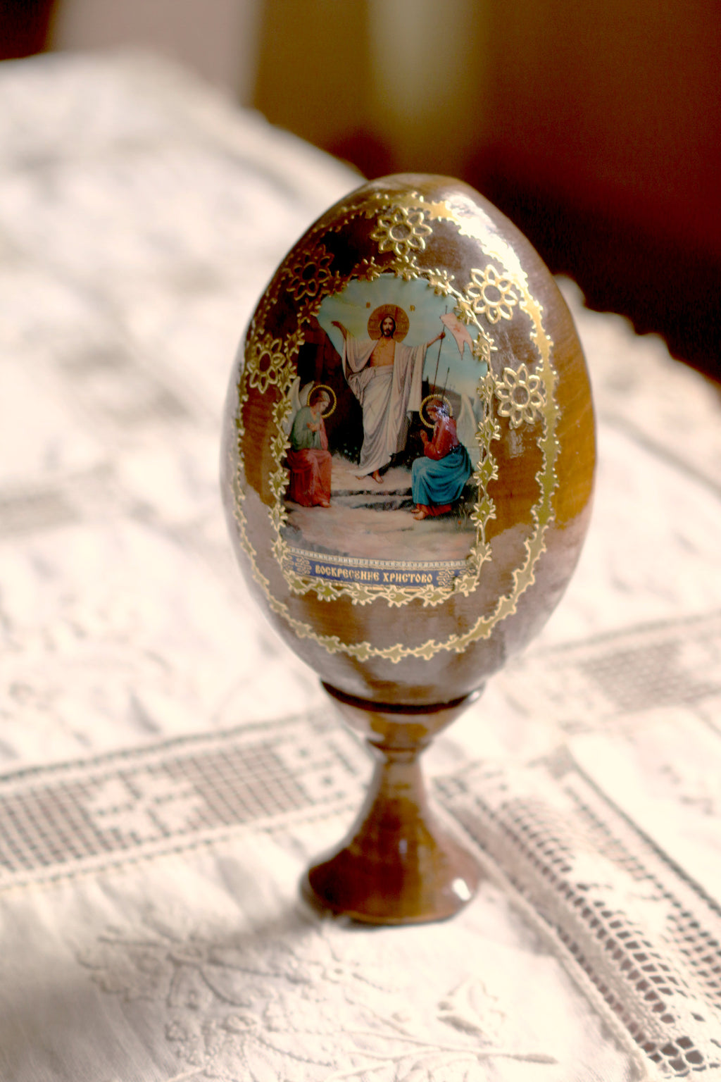 Huevo con Decoración Religiosa