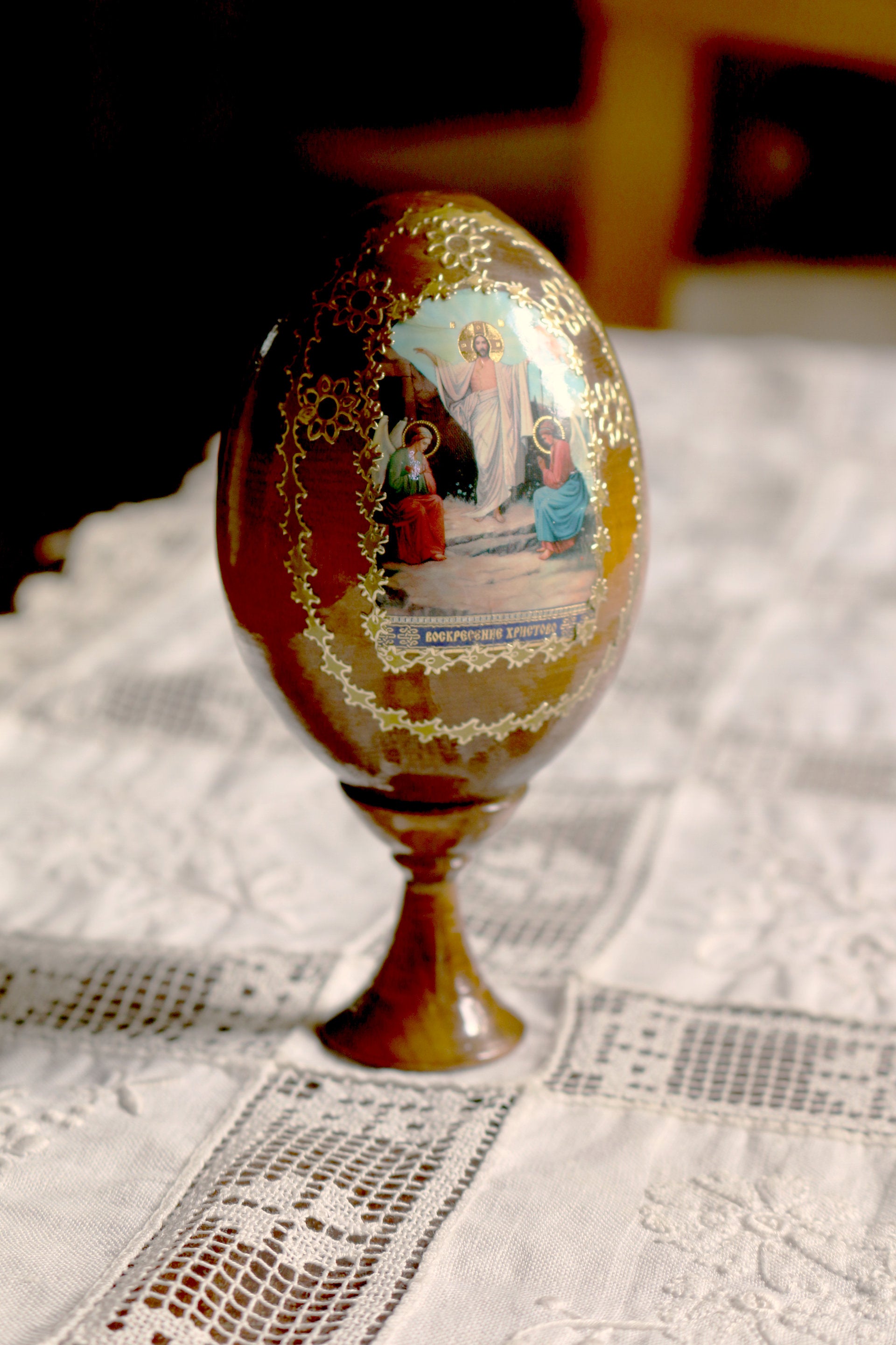 Huevo con Decoración Religiosa
