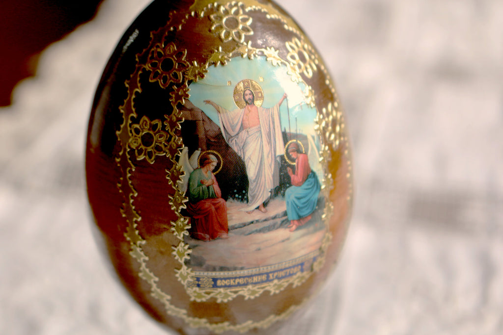 Huevo con Decoración Religiosa