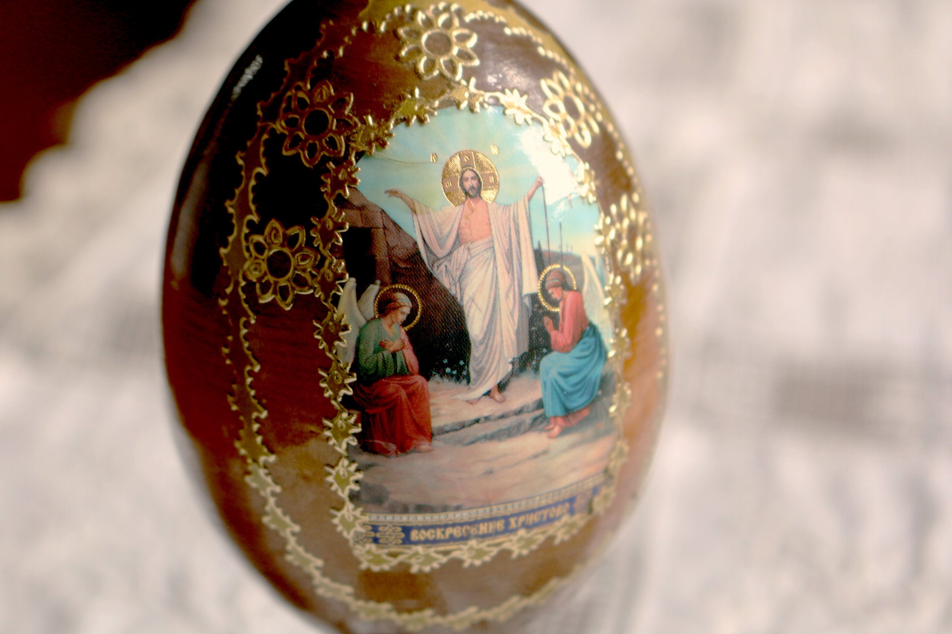 Huevo con Decoración Religiosa