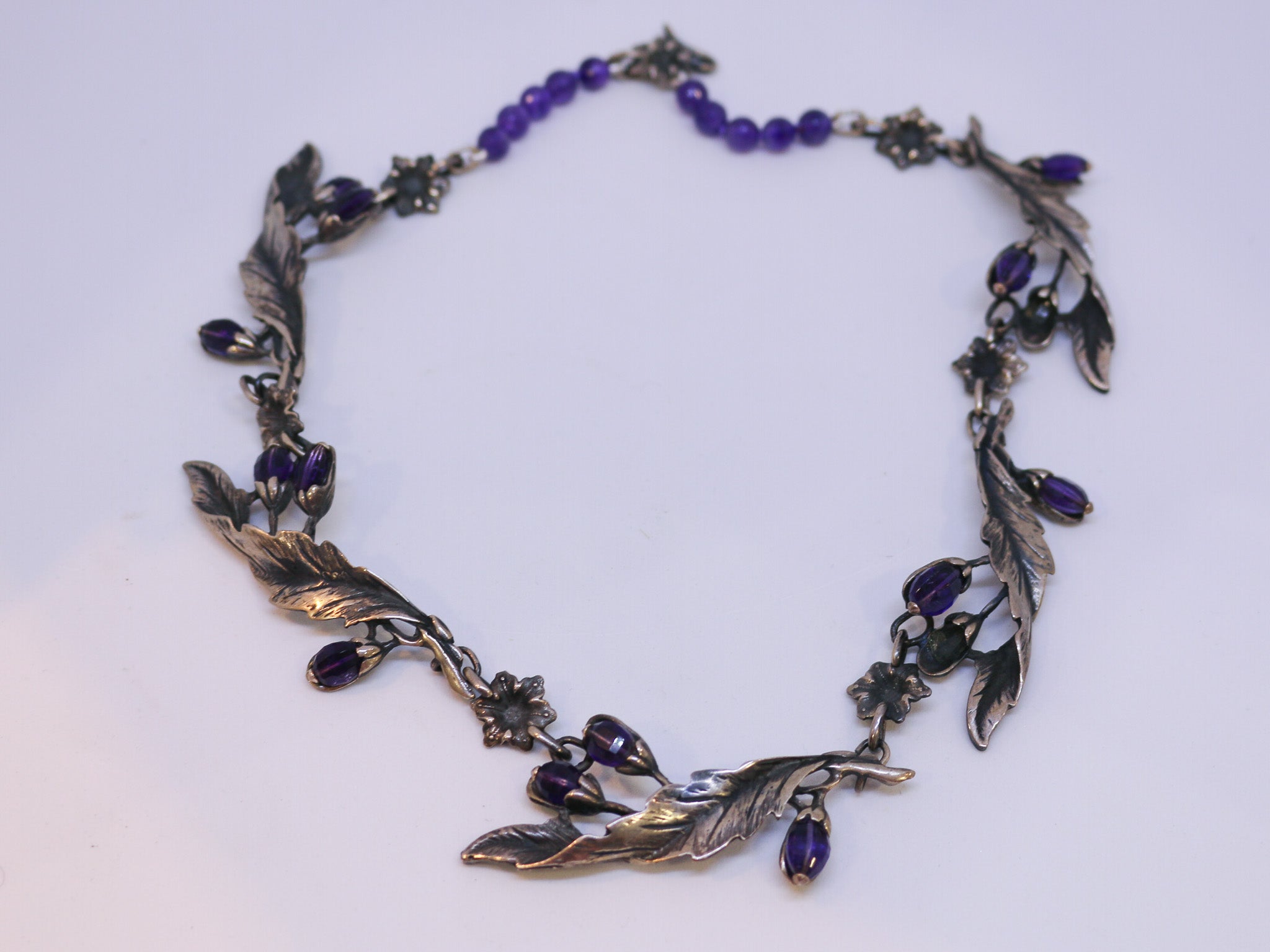 Collar Elaborado en Talleres de S. el C. Plata de Ley y Amatistas