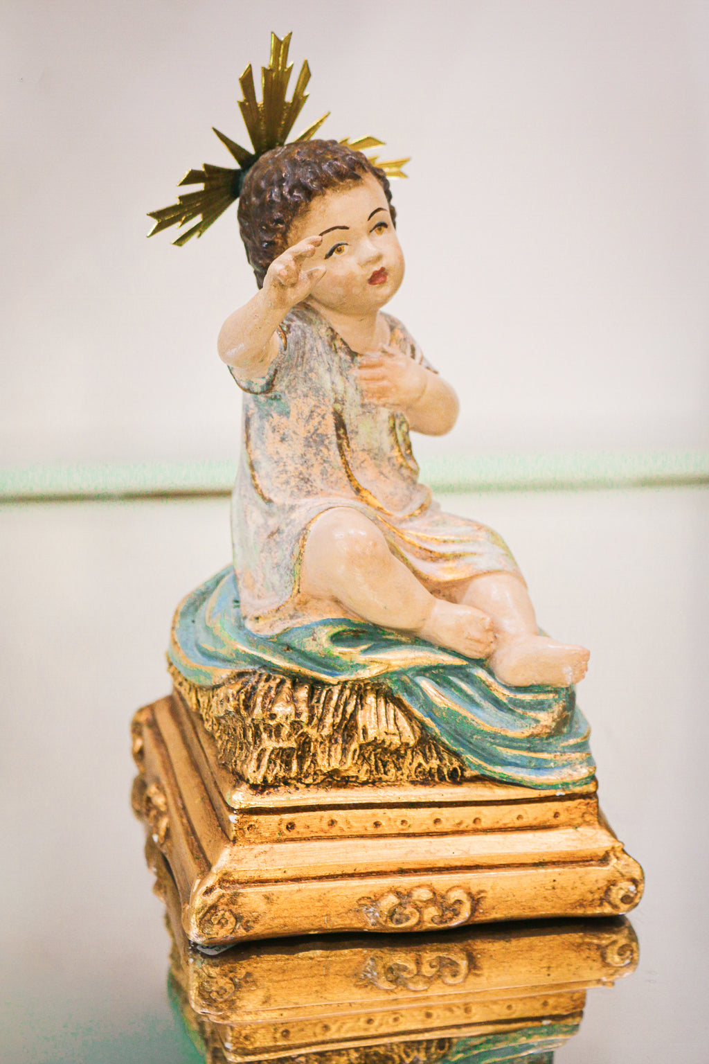 Niño Jesus Sedente Elaborado en Estilo Policromado