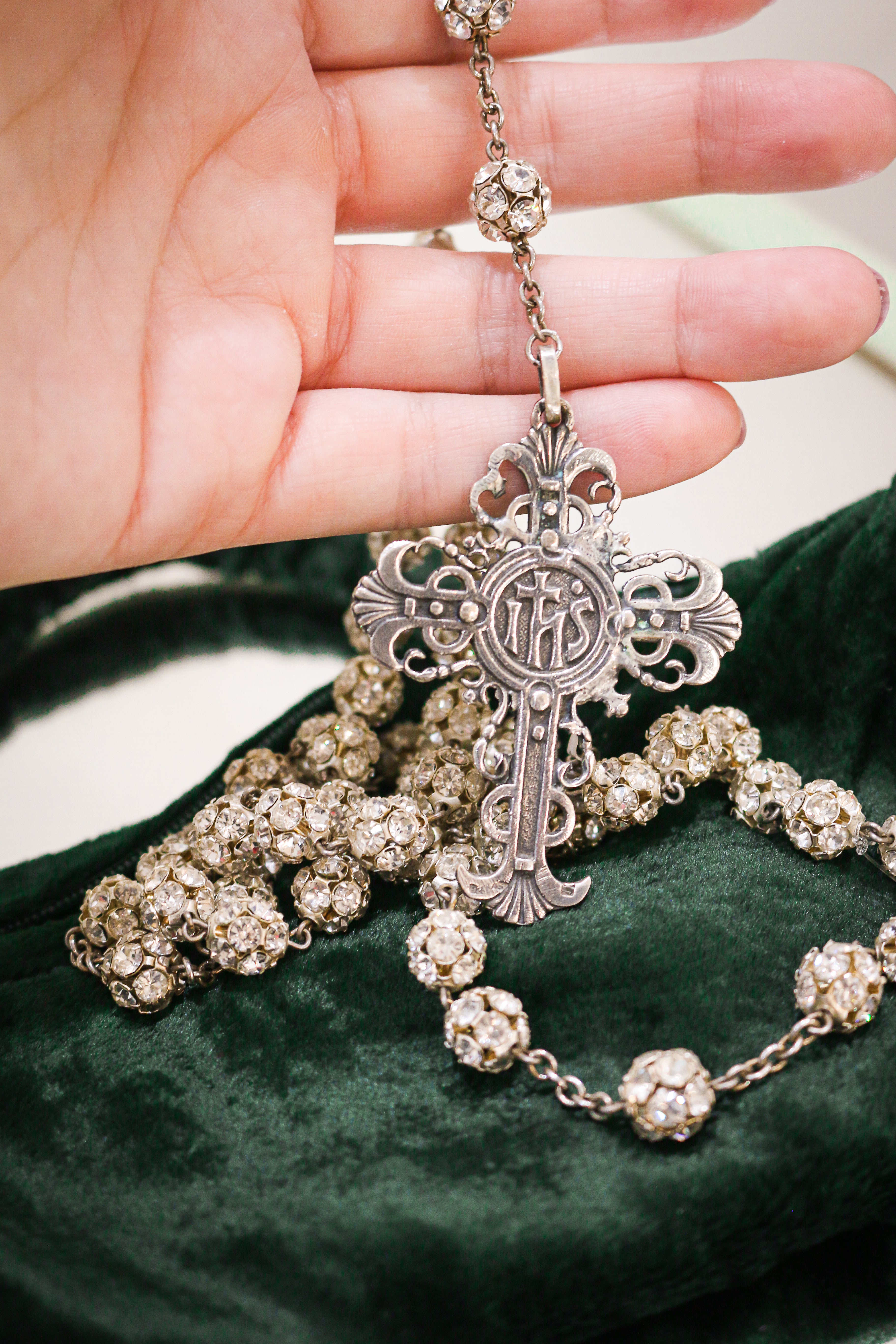 Rosario elaborado Artesanalmente en Plata de Ley y Swarovski
