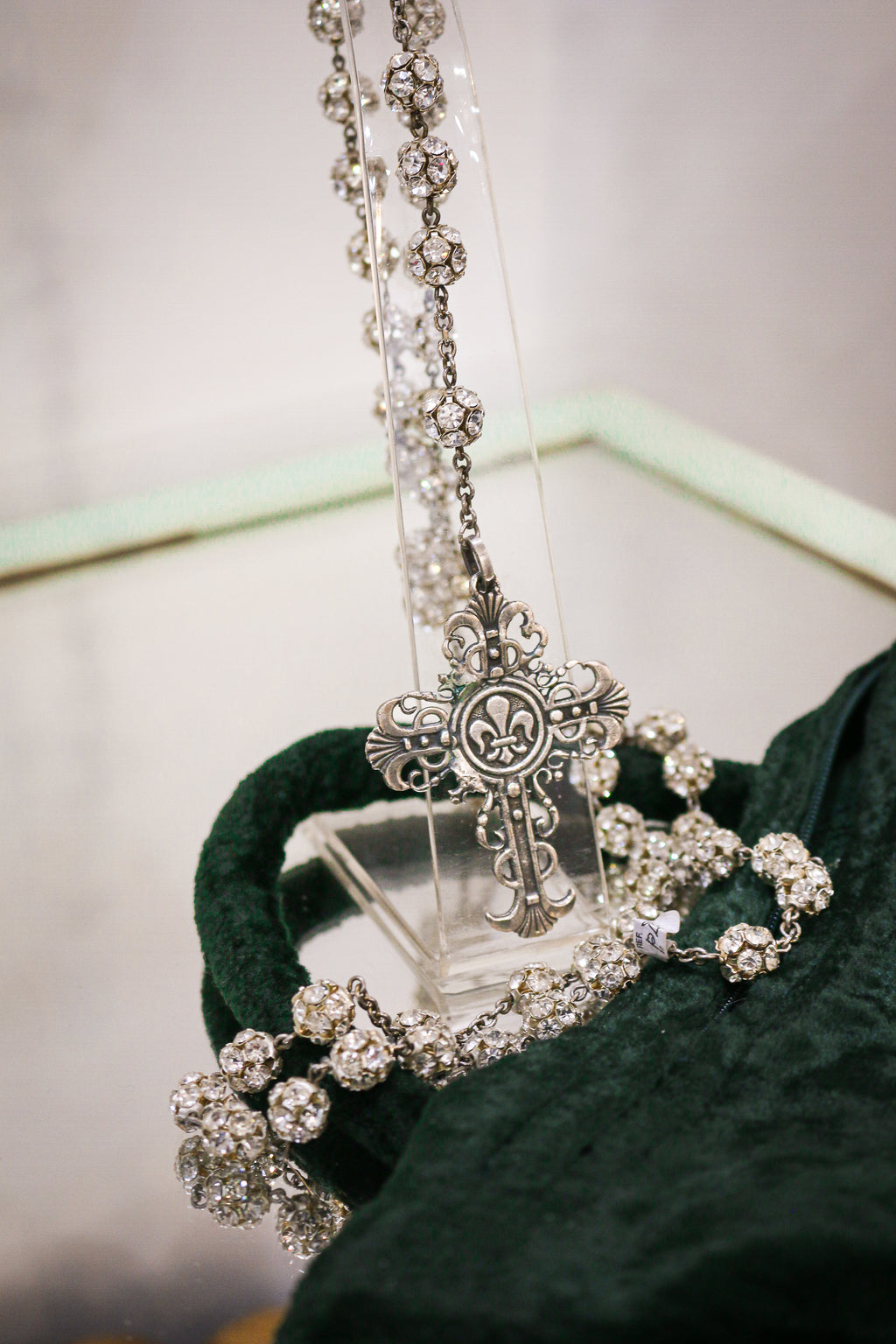 Rosario elaborado Artesanalmente en Plata de Ley y Swarovski