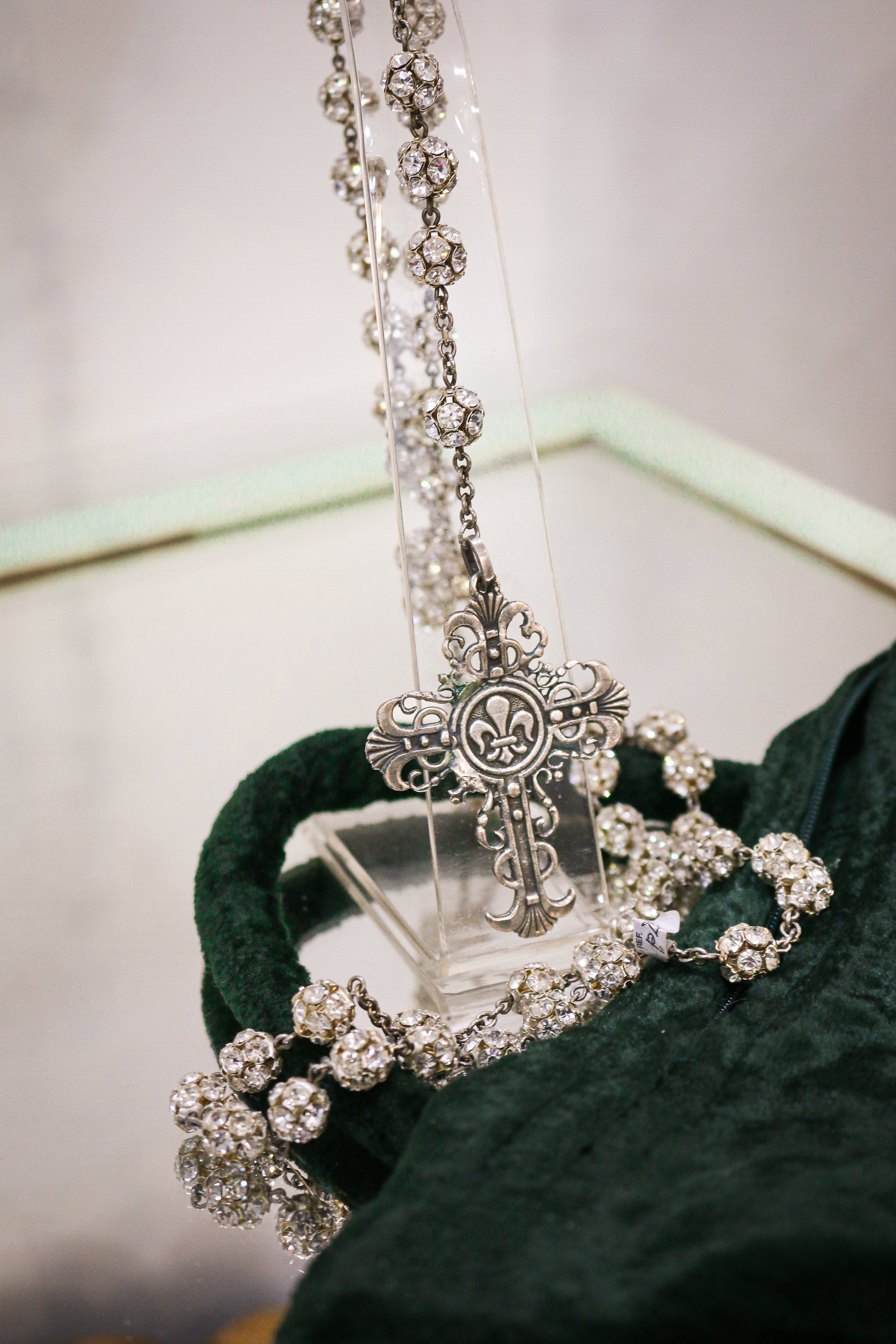 Rosario elaborado Artesanalmente en Plata de Ley y Swarovski