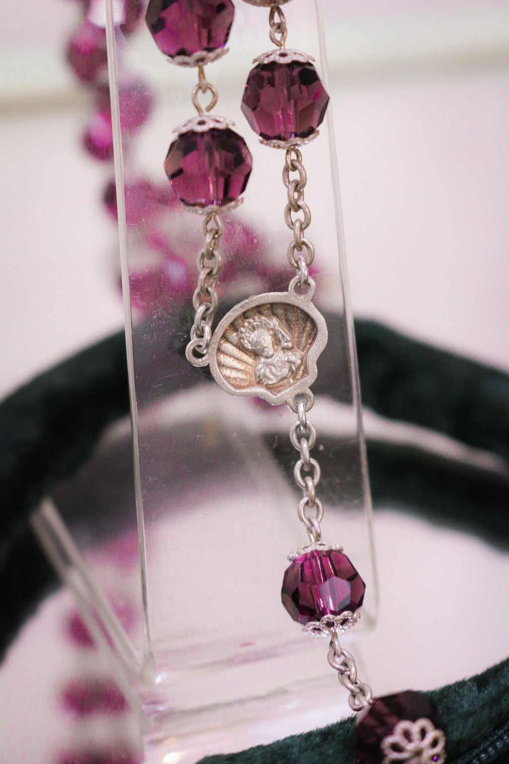 Rosario elaborado Artesanalmente en Plata de Ley y Cristal Facetado en Morado