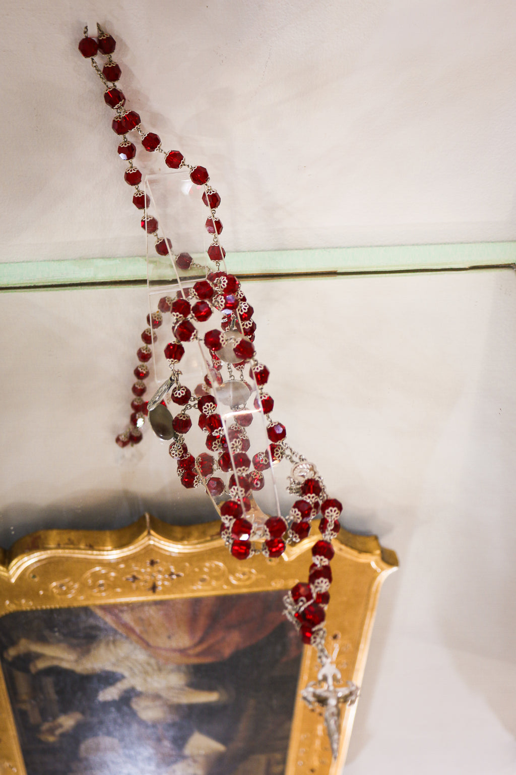 Rosario elaborado Artesanalmente en Plata de Ley y Cristal Facetado en Rojo, Cruz de Santiago y Medallas